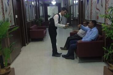 هتل Embassy International