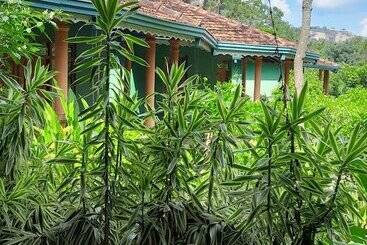 هتل Sigiriya Melrose Villas