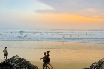 هتل Tharanga Surfing Villa