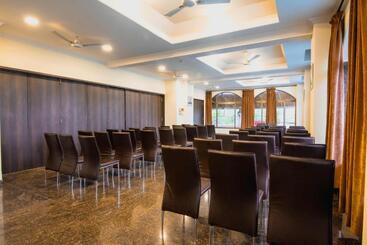 هتل Treebo Reveniir Resort