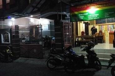 پانسیون Adikarta Guesthouse Seturan