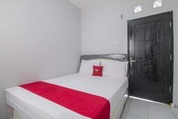 پانسیون Reddoorz @ Pondok Bambu