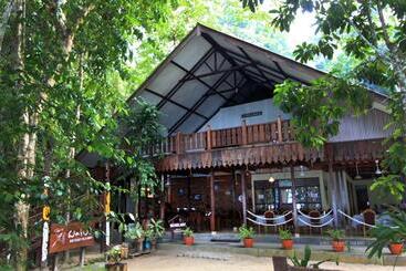 پانسیون Waiwo Dive Resort