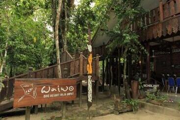 پانسیون Waiwo Dive Resort