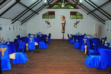 پانسیون Waiwo Dive Resort