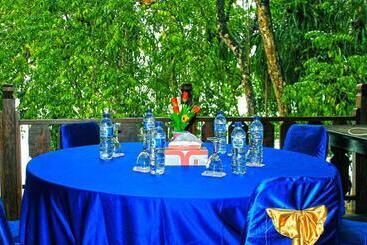 پانسیون Waiwo Dive Resort
