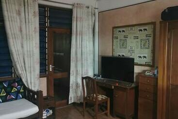 Qua Bruce Apartment