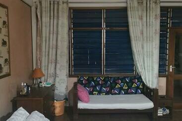 Qua Bruce Apartment
