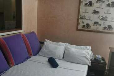 Qua Bruce Apartment