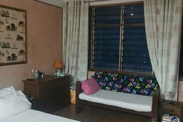 Qua Bruce Apartment