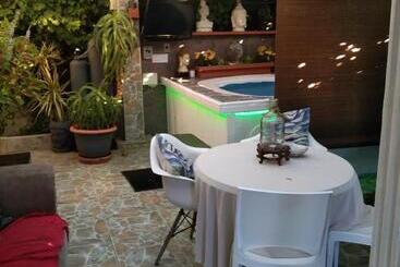 تختخواب و صبحانه Mitchell S Guesthouse