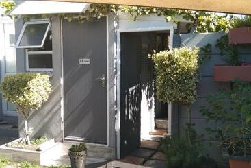 تختخواب و صبحانه Mitchell S Guesthouse