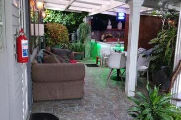 تختخواب و صبحانه Mitchell S Guesthouse