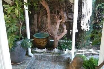 تختخواب و صبحانه Mitchell S Guesthouse