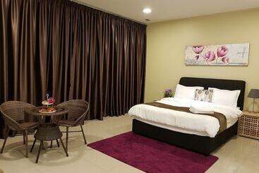 Euzmo Residences At Trefoil
