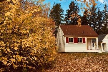 Green Gables Bungalow Court