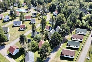 Green Gables Bungalow Court