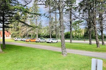 Green Gables Bungalow Court