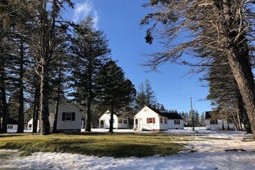 Green Gables Bungalow Court