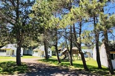 Green Gables Bungalow Court