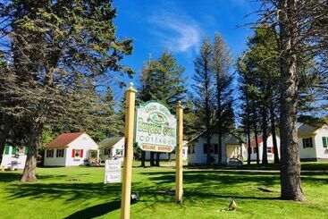 Green Gables Bungalow Court