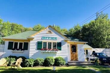 Green Gables Bungalow Court