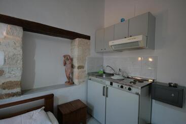 هتل Chania Rooms