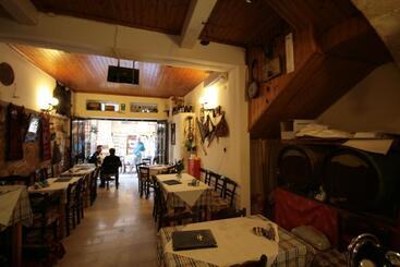هتل Chania Rooms