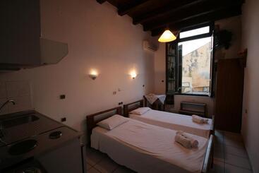 هتل Chania Rooms
