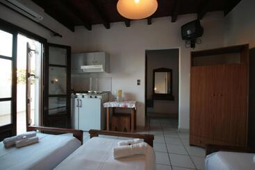 هتل Chania Rooms