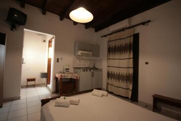هتل Chania Rooms