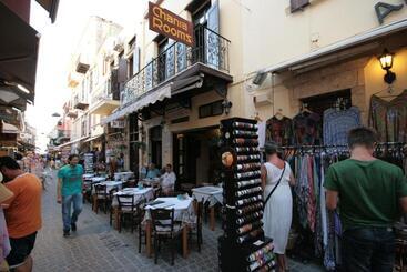 هتل Chania Rooms