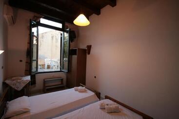 هتل Chania Rooms