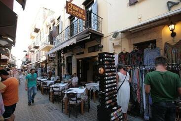 هتل Chania Rooms