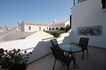 هتل Chania Rooms