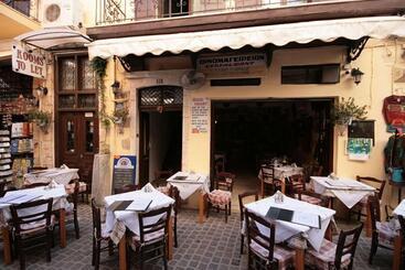 هتل Chania Rooms