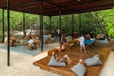 هتل Meridian Adventure Marina Club & Resort