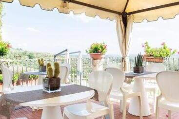 هتل روستایی Agriturismo   Collina Toscana Resort