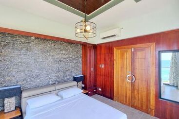 La Mirada Residences