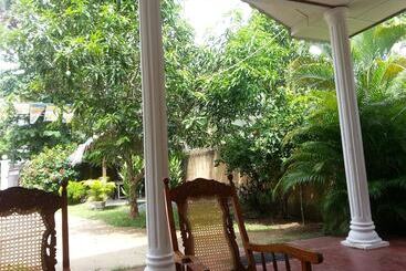پانسیون Nishan Surf Inn