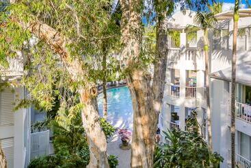 אתר נופש Elysium Private Apartments At The Beach Club