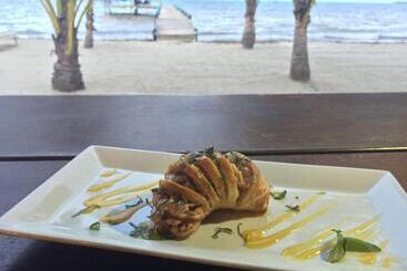 استراحتگاه Maya Beach