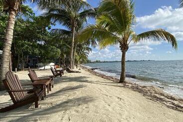 استراحتگاه Maya Beach