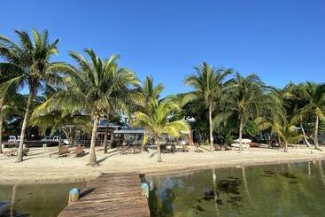 استراحتگاه Maya Beach