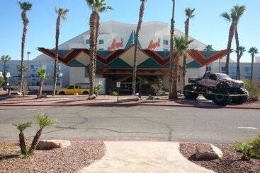 Avi Resort & Casino