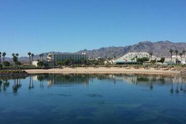 Avi Resort & Casino