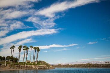 Avi Resort & Casino