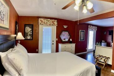 Bad Rock Bed And Breakfast Inn