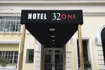 هتل 32one