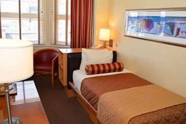 هتل Alexander Inn